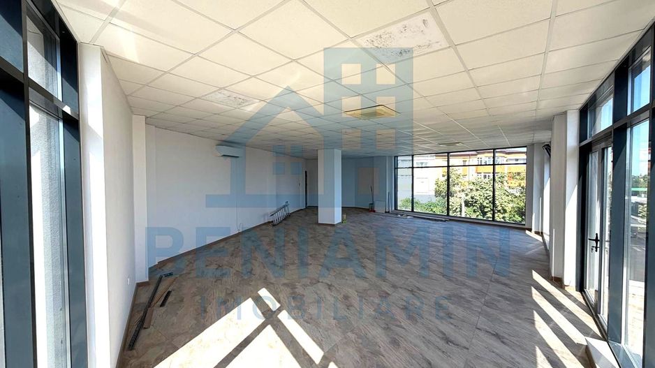 Spatiu comercial pe Bulevardul Decebal - Rovine - Helmat 100mp - Poză 2