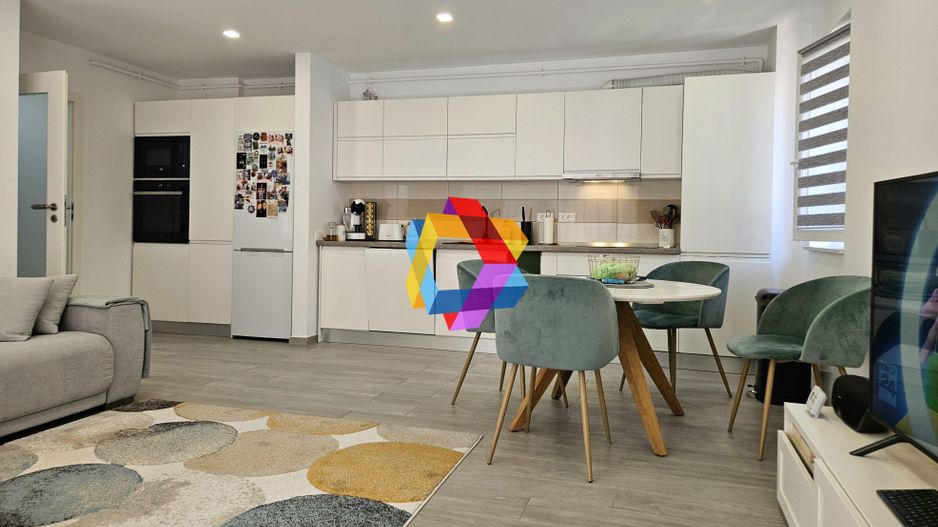 REZERVAT - Apartament trei camere, 81 mp  în zona Coresi- Urban - Poză 2