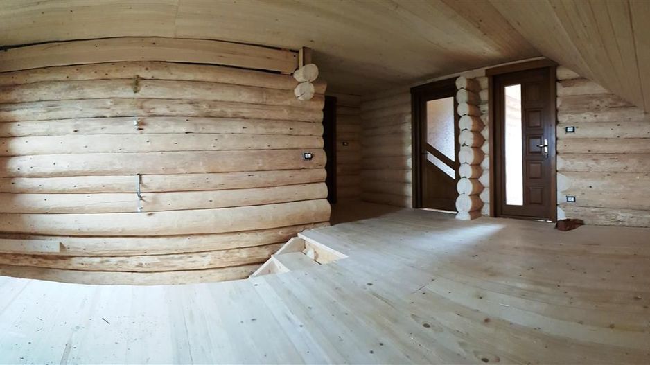 CASĂ INDIVIDUALĂ structură din lemn, zona Ciușmeaua Moldovencei; - Poză 1