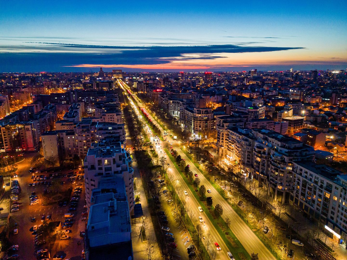 Aparthotel building Unirii B+GF+E+11 floors with 51 apartments, restaurant and SPA - Poză 1