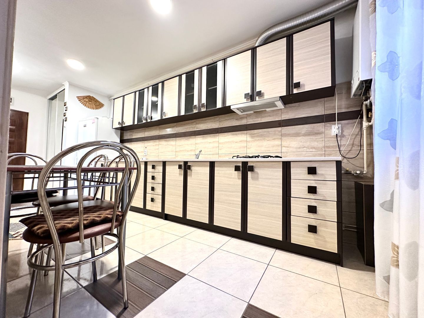 Apartament 3 camere zona Tractoru cu loc de parcare si boxa - Poză 7