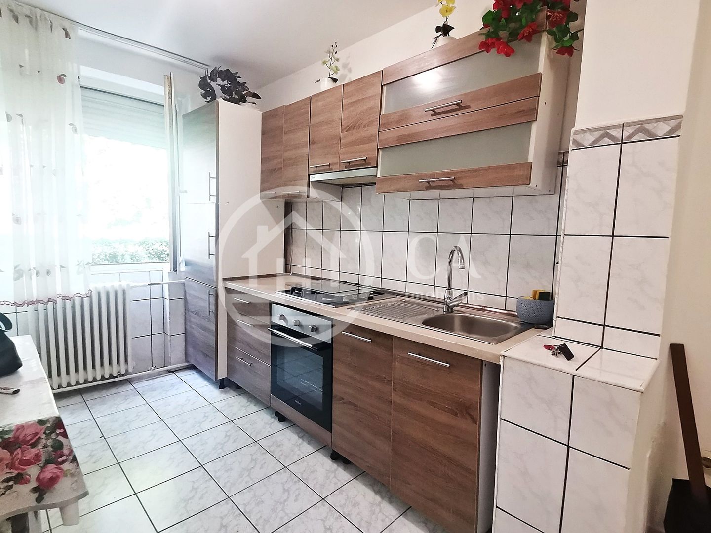 Apartament de vânzare cu 2 camere în zona Rogerius, Oradea - Poză 1