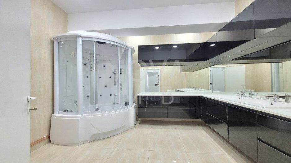 PENTHOUSE DE LUX CU TERASĂ PANORAMICĂ ȘI PRIVELIȘTE SPRE MUNȚII FĂGĂRAȘ - Poză 10