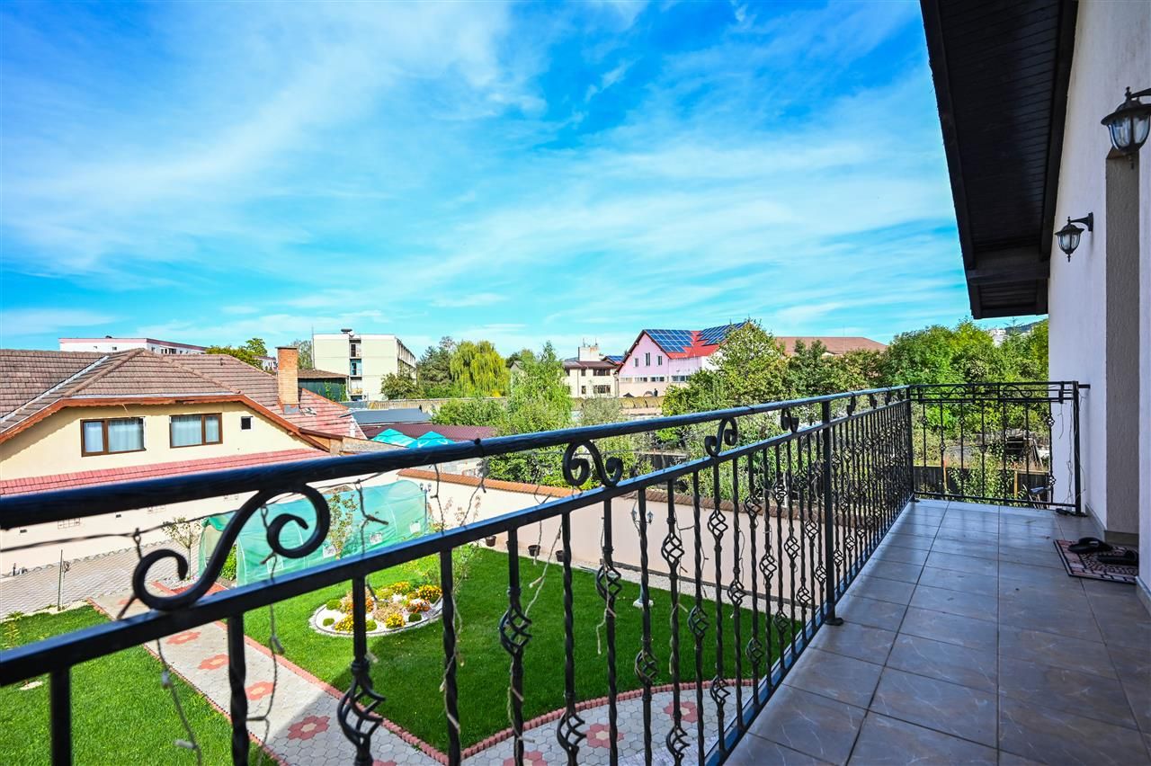 Somptuozitate in stil modern, 2 garaje, 3 terase, totul pe 1.000 mp teren - Poză 42
