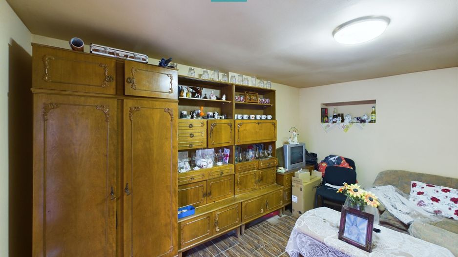 Casă cu 2 camere și 456 mp teren în Ghioroc - Poză 18