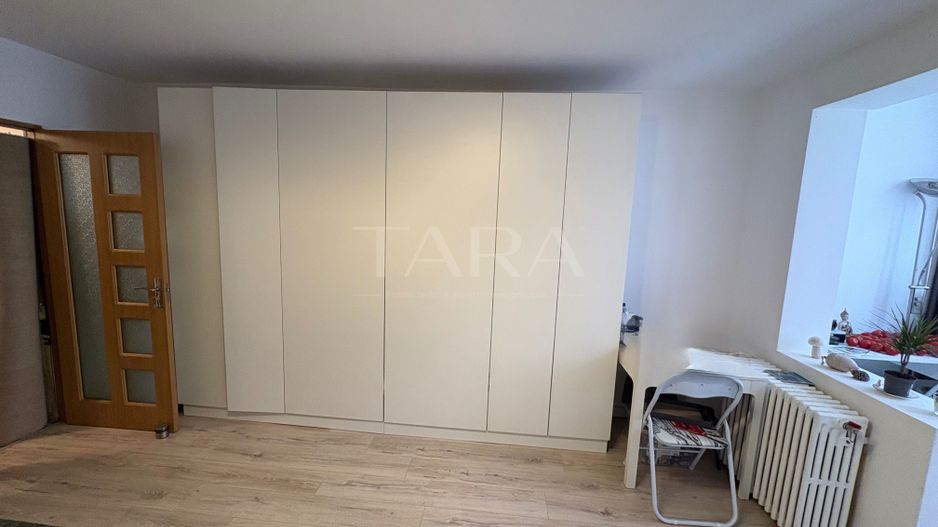 Garsonieră renovată, mobilată și utilată, cu parcare, zona semicentral - Poză 2