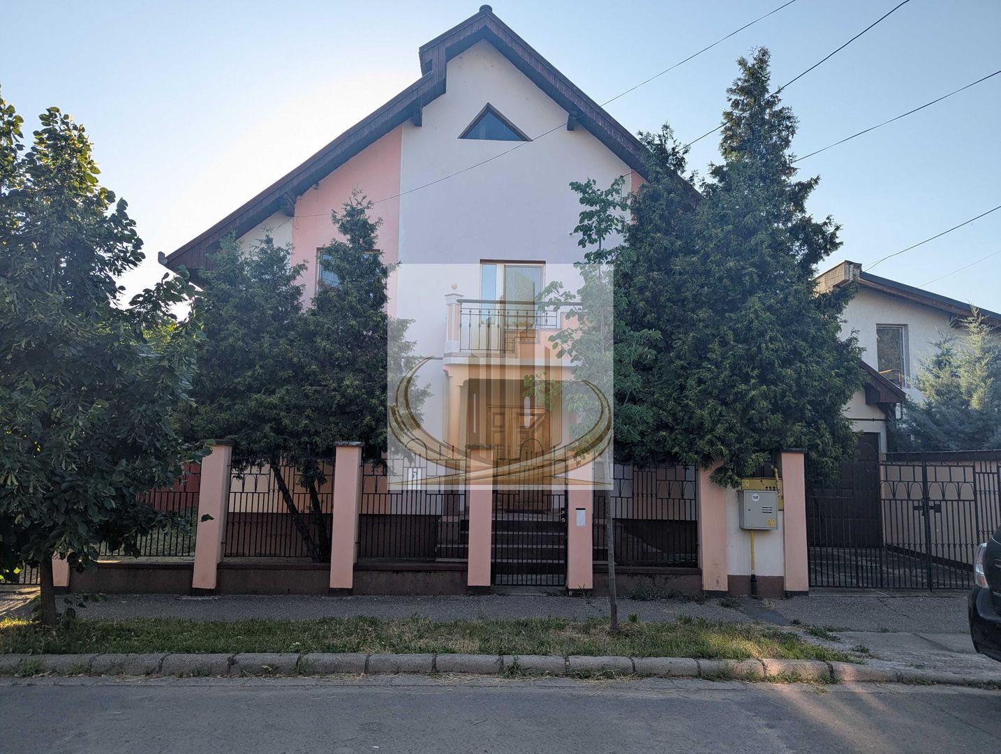Vilă pentru Activități Comercia –5 Camere, Curte500 MP – Zona Aradului - Poză 1