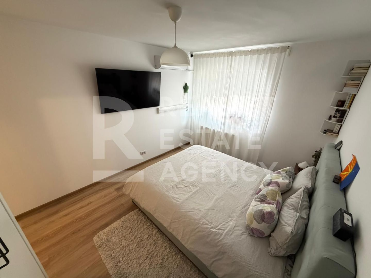 3 camere | Hils Pallady - Poză 8