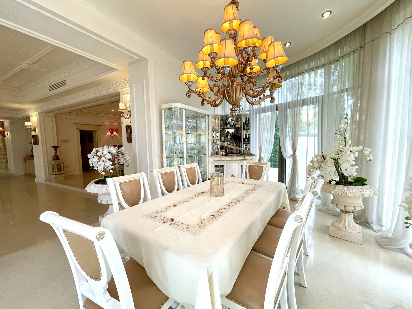 Impressive Villa *1500 SQM usable* 2613 SQM land / Open to the lake - Poză 11