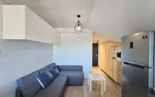 Locuință cochetă la mansardă, cu balcon și boxă de depozitare - Poză 4