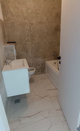 Casa Parter !4 dorm.+2 bai+2 parcari+teren liber 167mp! Calitate la su - Poză 8