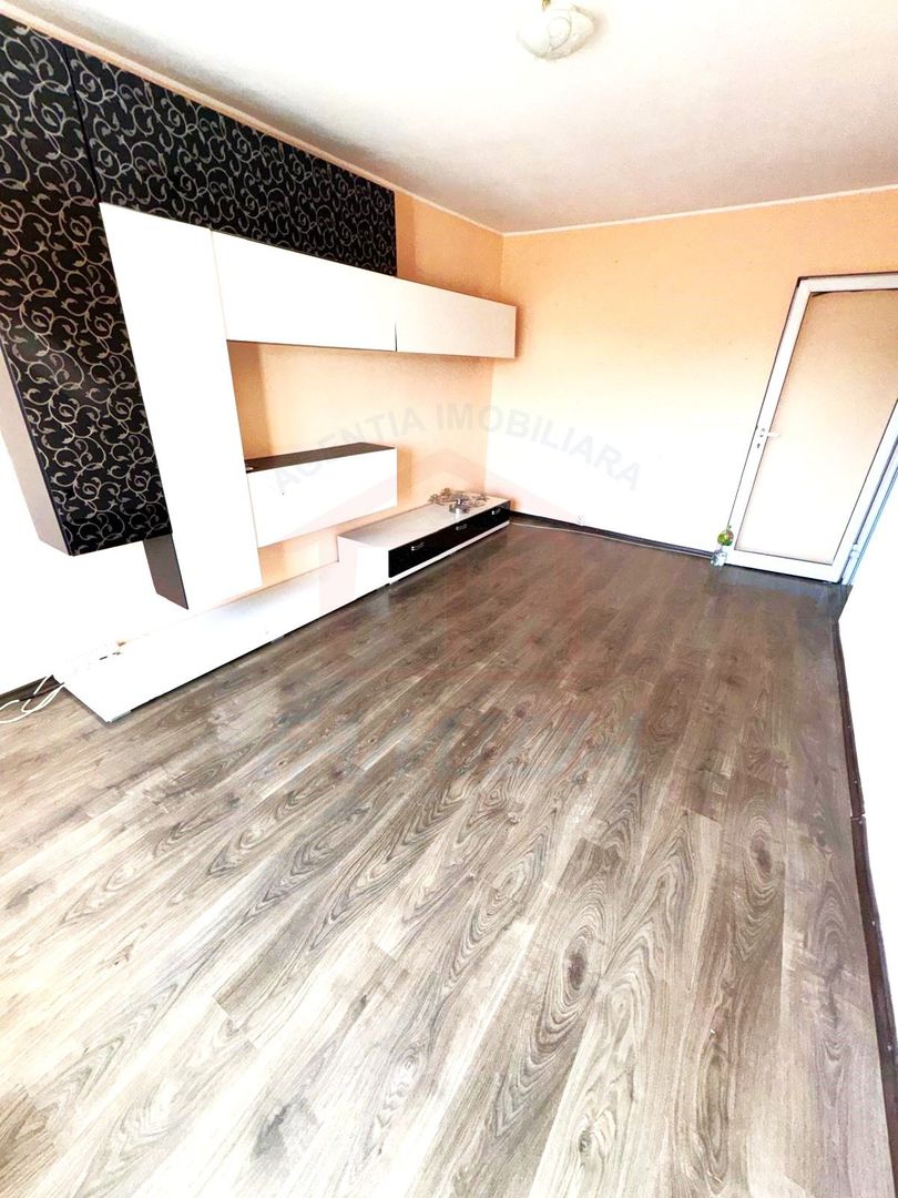 68.ooo euro, apartament 3 camere, decomandat, Micro 16 - Poză 3
