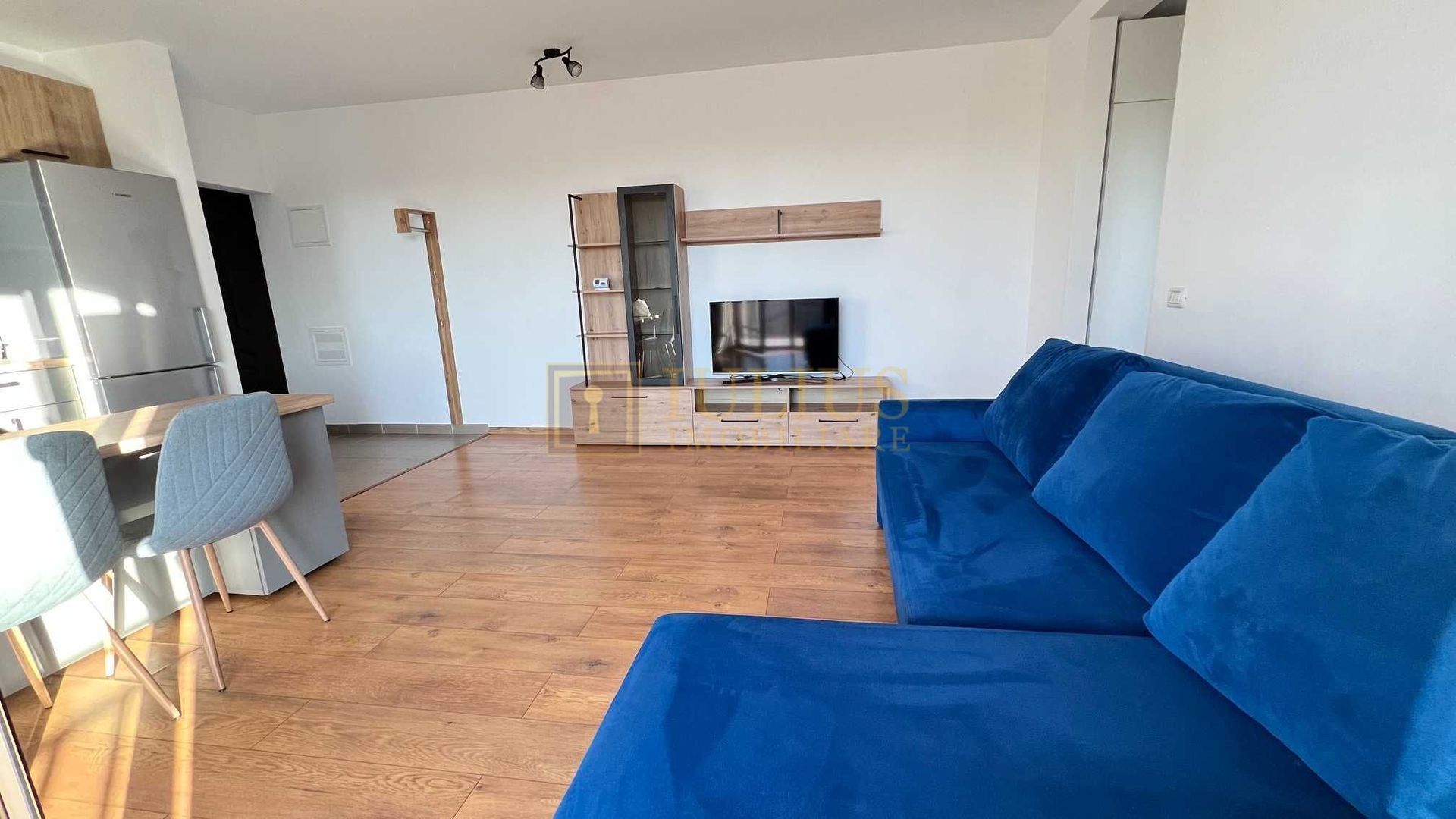 2 camere| Giroc (central)| loc de parcare| apartament spatios| - Poză 2