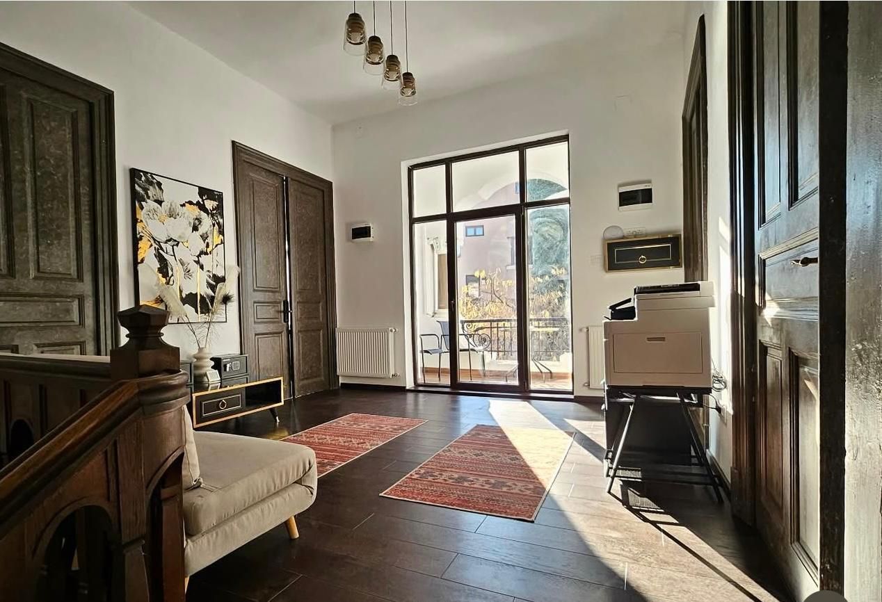 Refined Elegance Meets Urban Functionality in the Heart of Bucharest - Poză 1