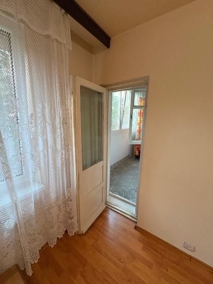 Apartament vânzare  zona de trafic  important , hipermarketuri, școala. - Poză 4
