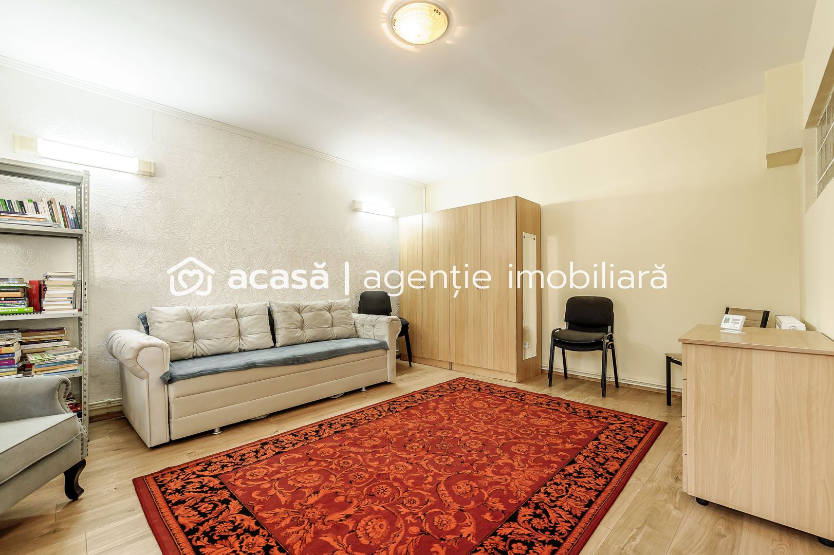 De închiriat apartament cu o cameră și curte interioară - Poză 2