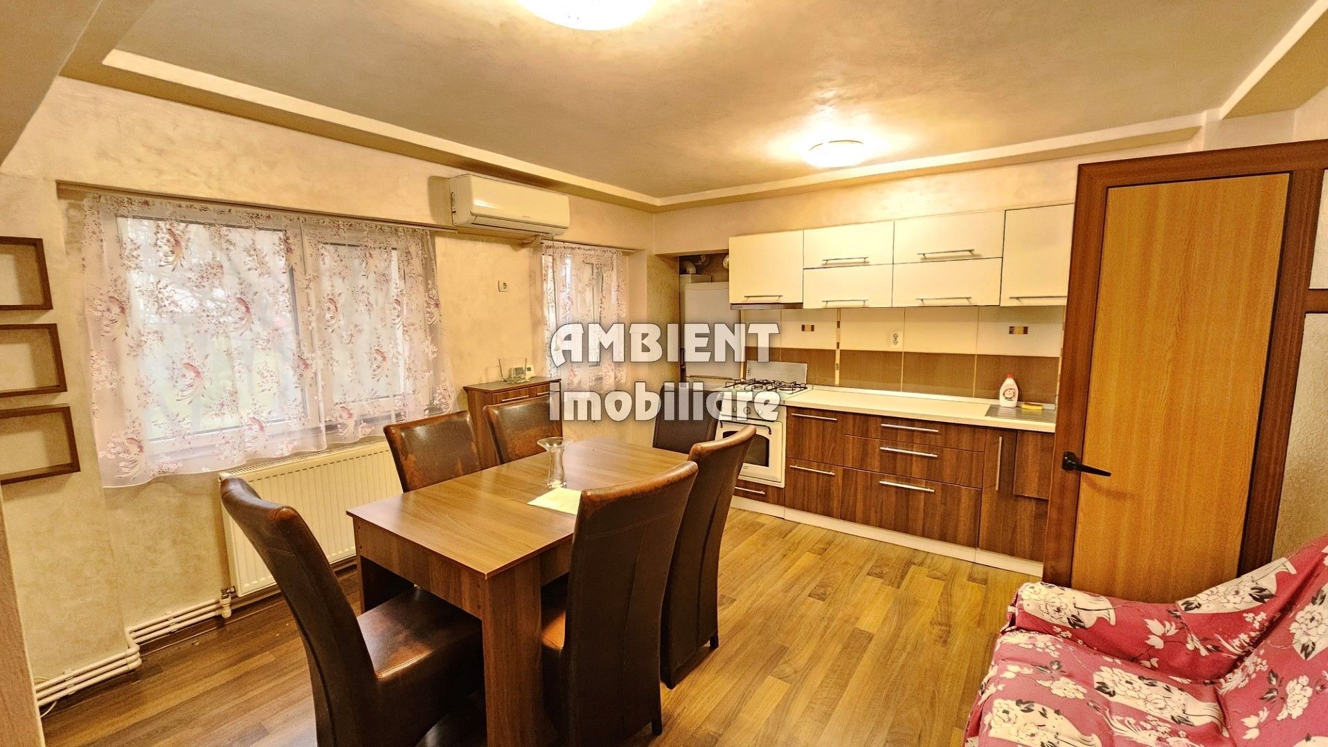 Apartament cu 3 camere, etaj 3, mobilat si utilat, zona CENTRU; - Poză 1