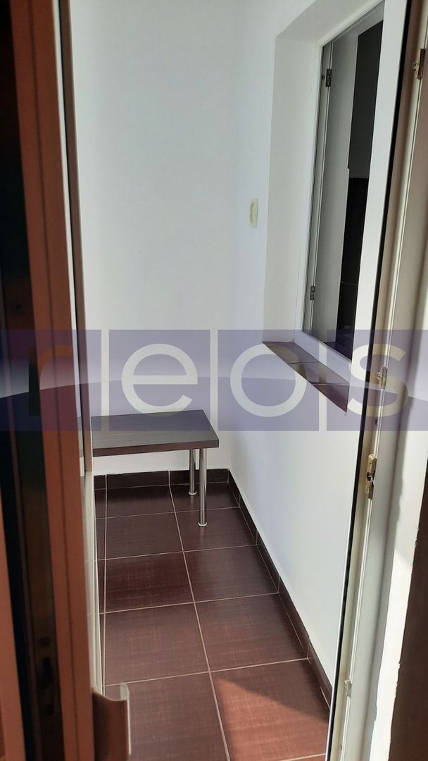 VANZARE GARSONIERA COMPLET UTILATA I LIBERA I ZONA BULEVARDUL GHENCEA - Poză 8