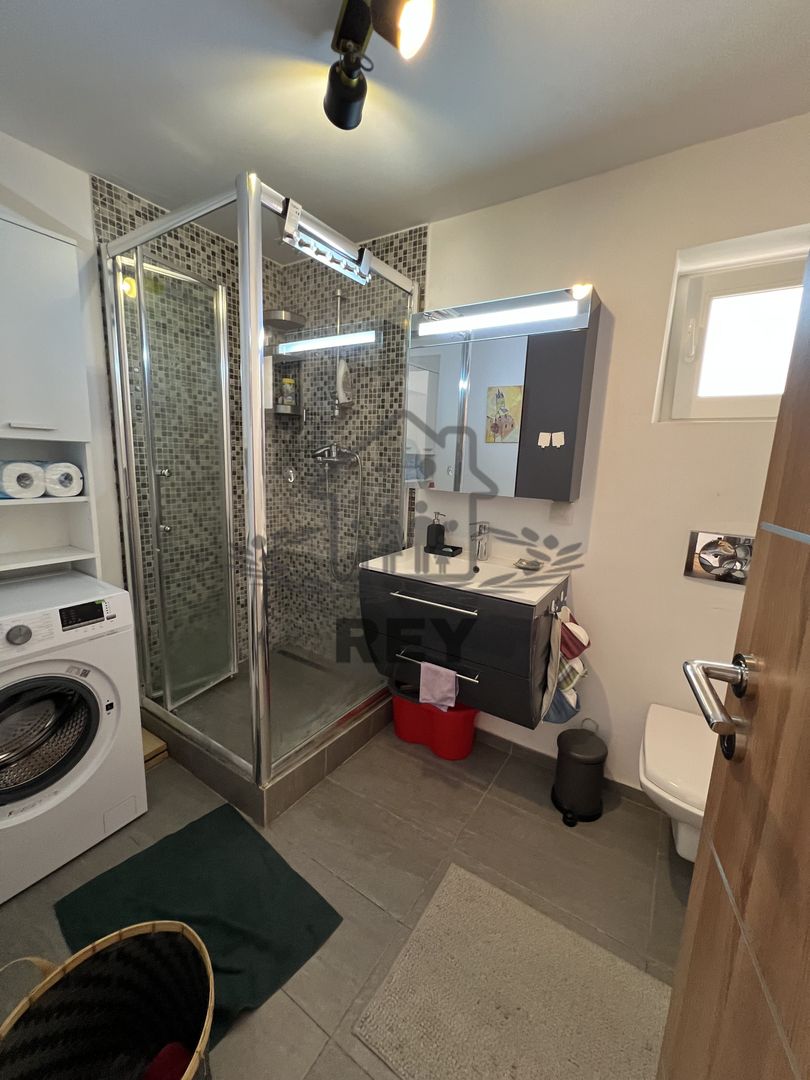 Apartament central – luminos și primitor | 2 dormitoare + living cu bucătărie - Poză 3