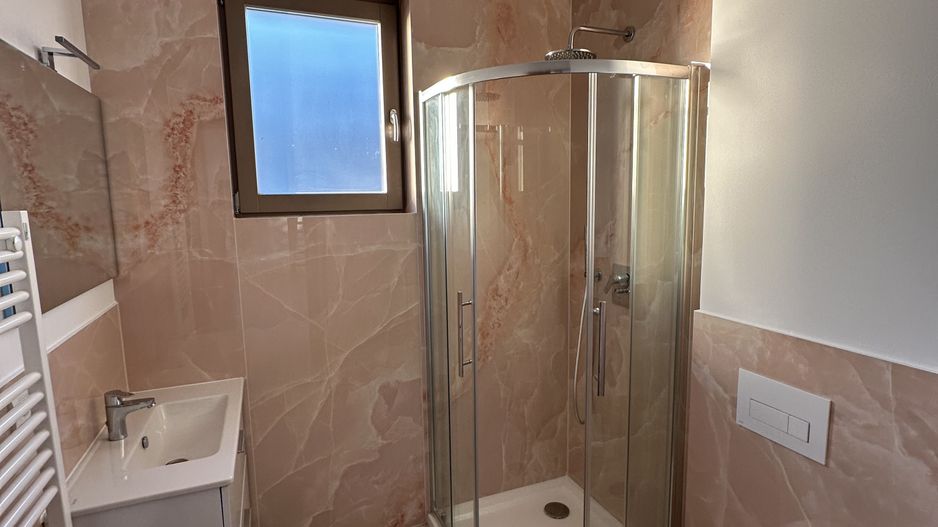 Casa cu 5 camere - Dumbarvita - Poză 10