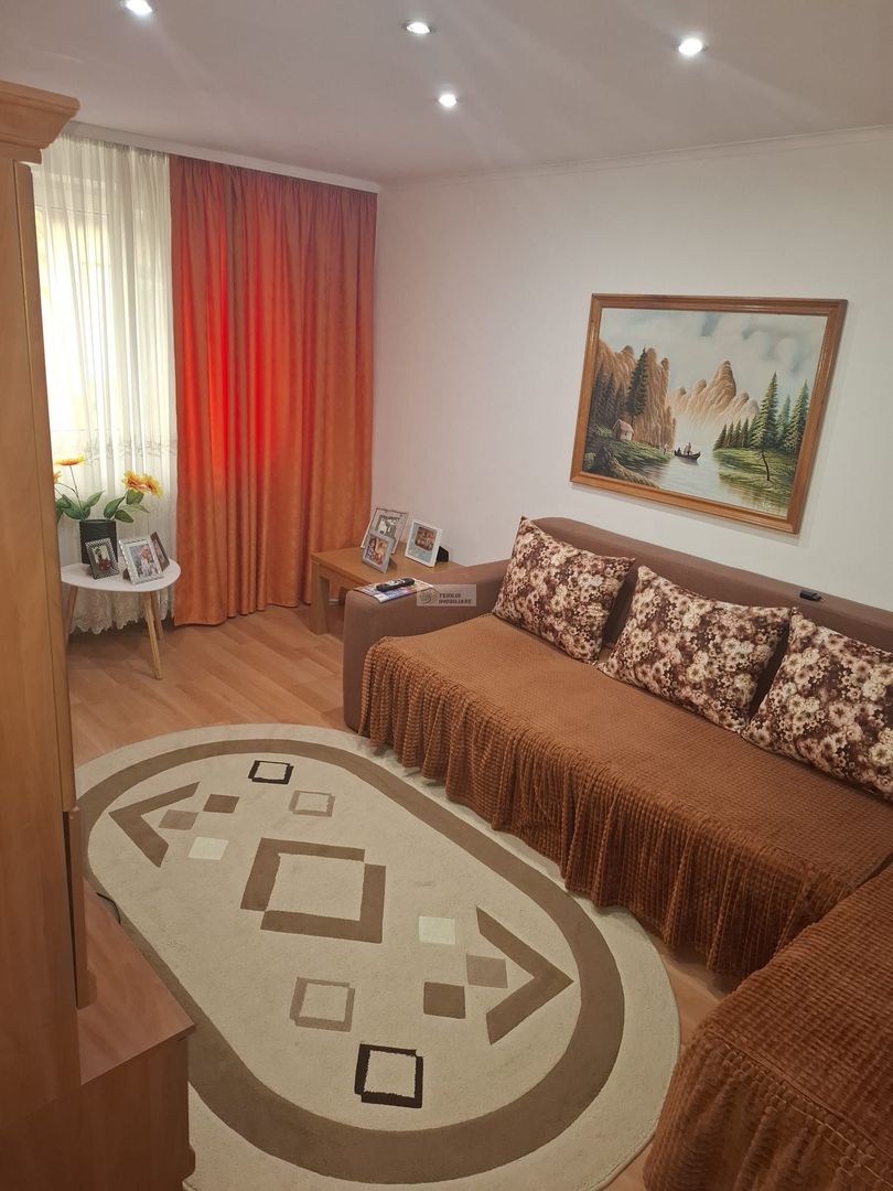 Apartament 3 camere,etaj 3/3,  renovat,65000 euro neg, Policlinica 2 - Poză 4