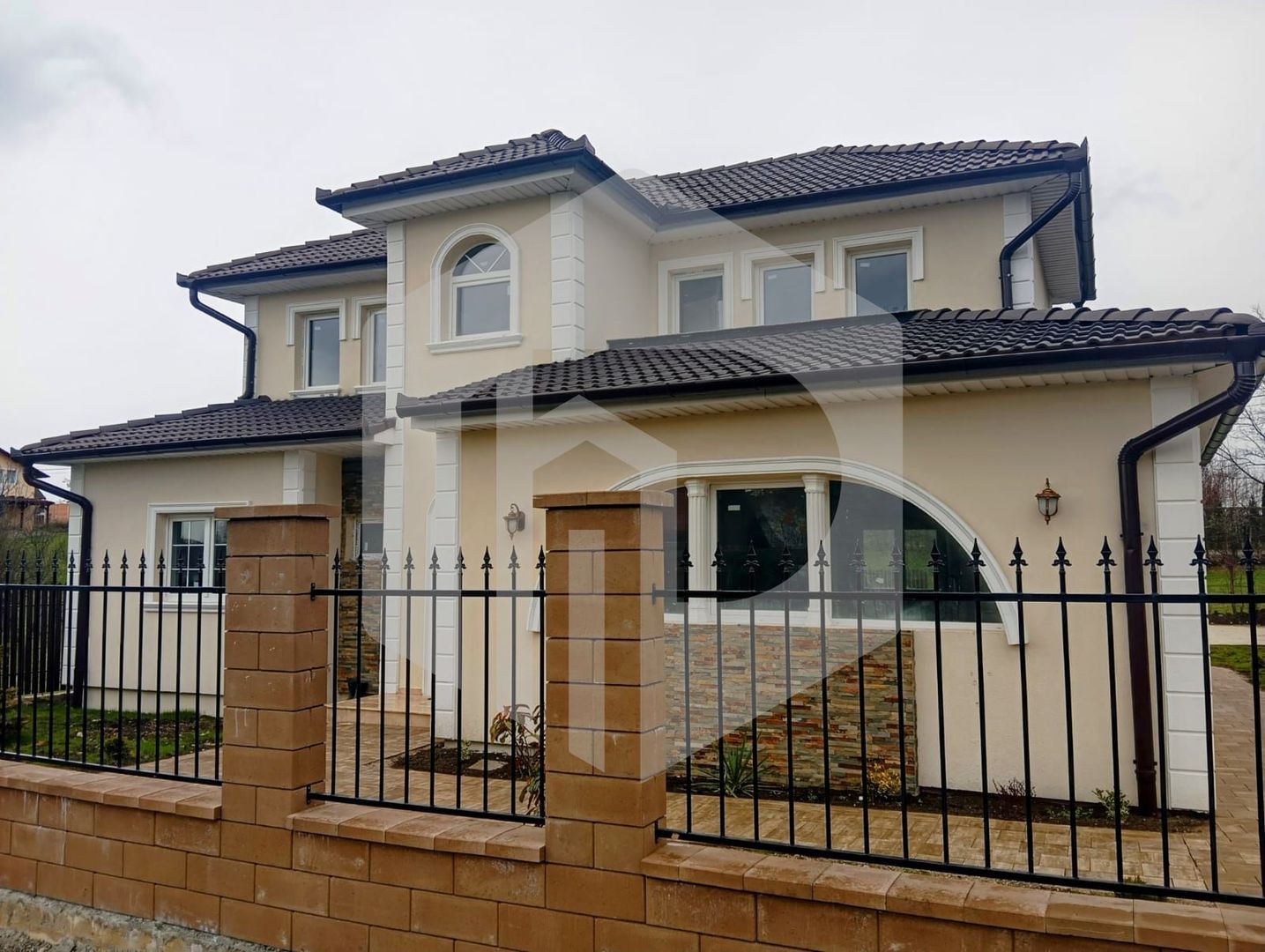 Casa superba 3 dormitoare 500 teren zona Tocile - Poză 16