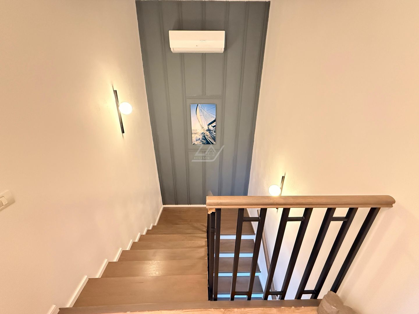 Casa moderna si cocheta. Locatie excelenta. Curte amenajata. Loc de parcare. - Poză 14