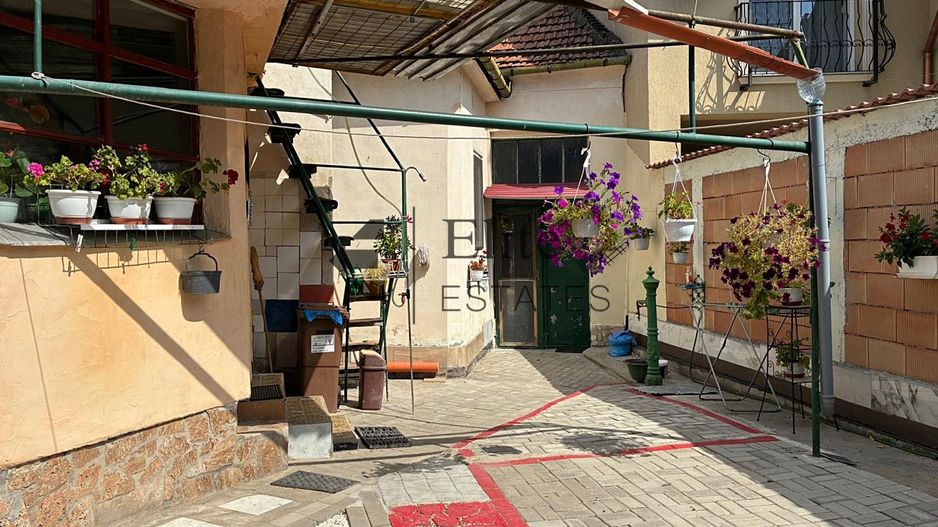 Casa de vanzare cu 411 mp teren ultracentral in Oradea - Poză 7