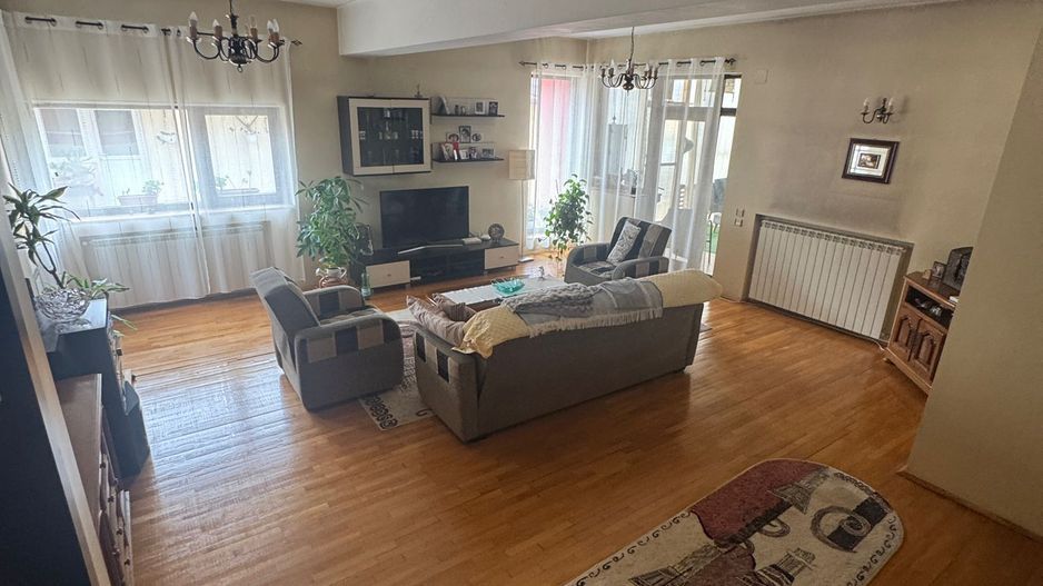 Casa de închiriat 7 camere Sector 4, ideal pentru clinica, gradinita - Poză 22