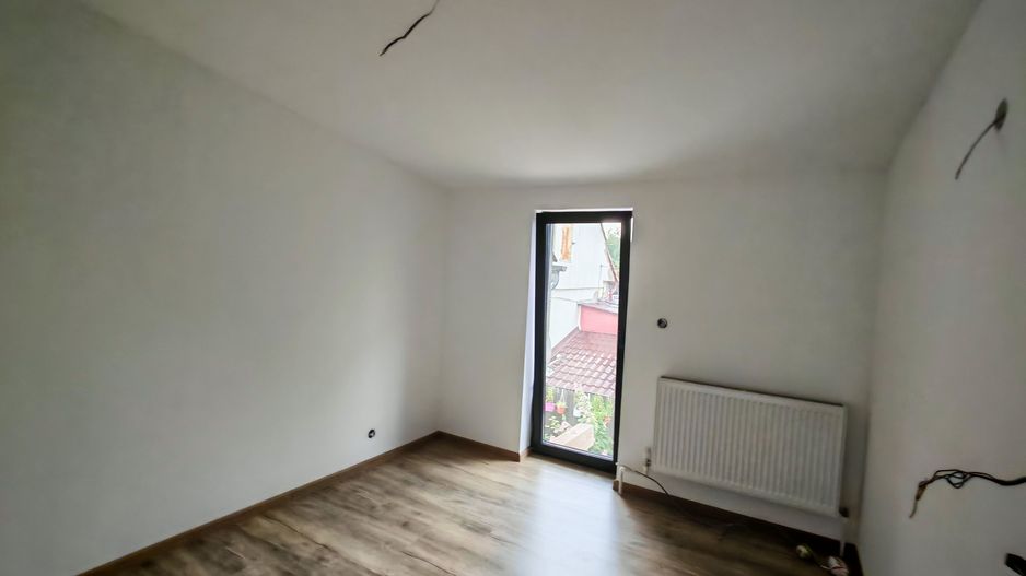 Corp de casa P+M 4 camere , ASTRA - Carpatilor -LIDL- ,curte comuna. - Poză 5