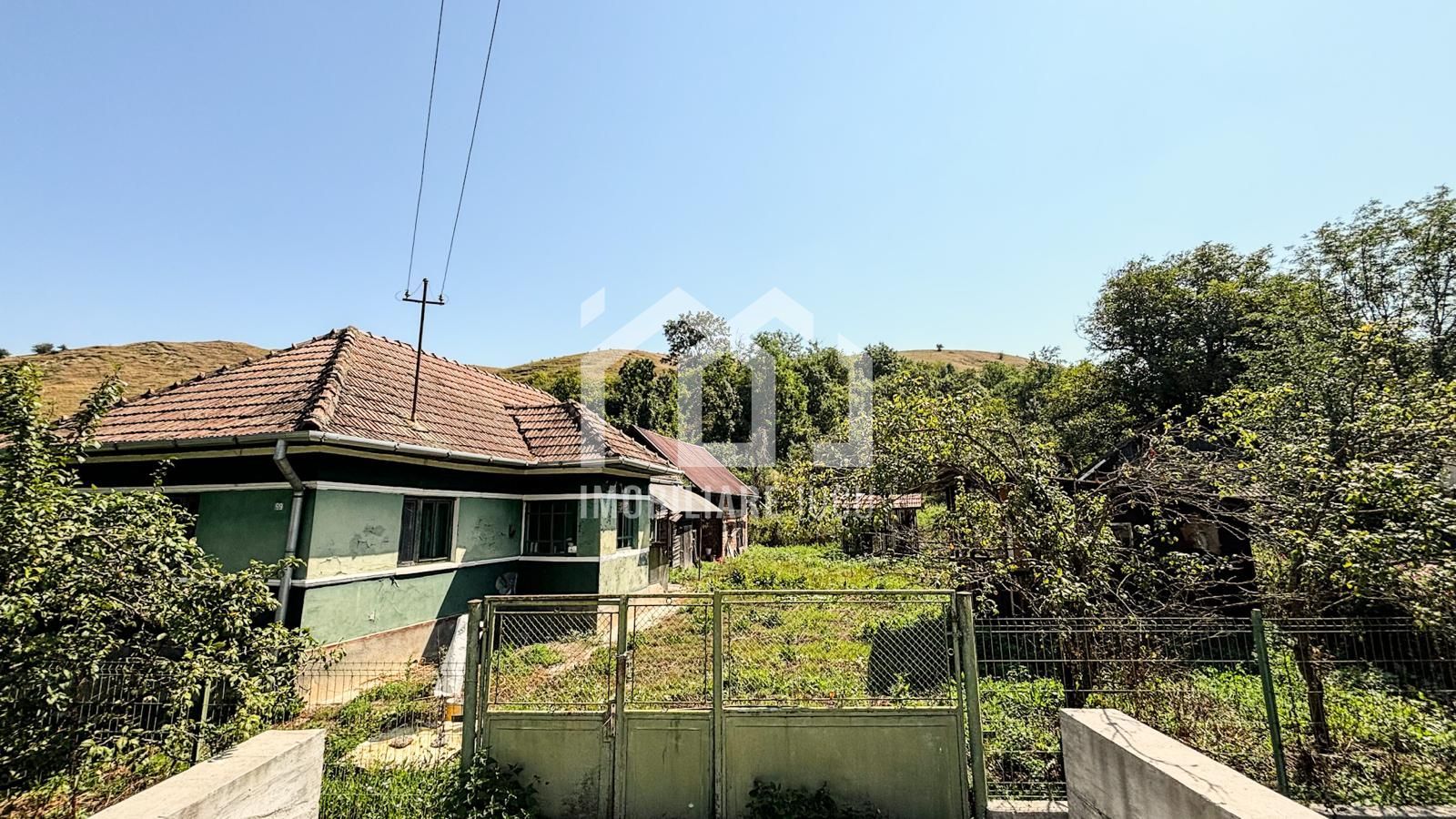 Casa individuala 2 camere,  60mp, 1280mp teren, zona linistita Visea - Poză 1