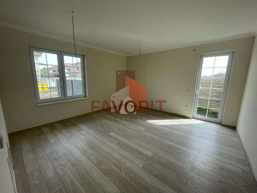 Gradina proprie 30 mp. Finisaje superioare. Pozitie excelenta. - Poză 1