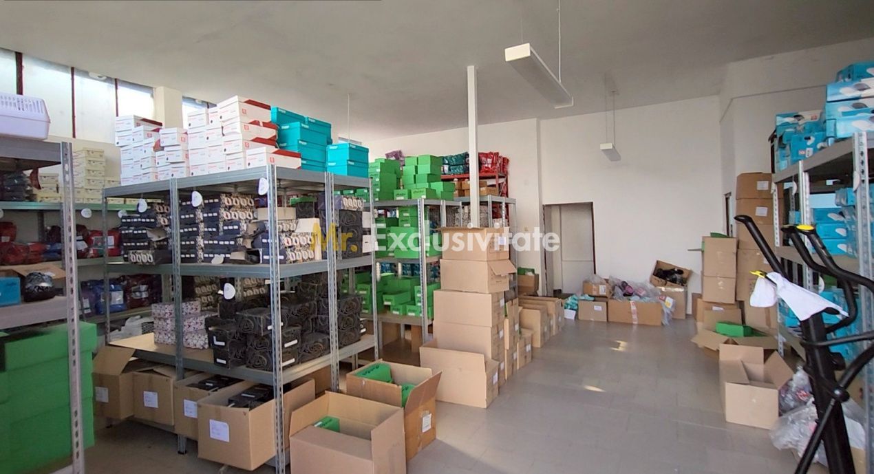 Vila 290mp + 4 spatii comerciale/chiriasi /depozitare, teren 1401 mp, acces DN1 - Poză 23