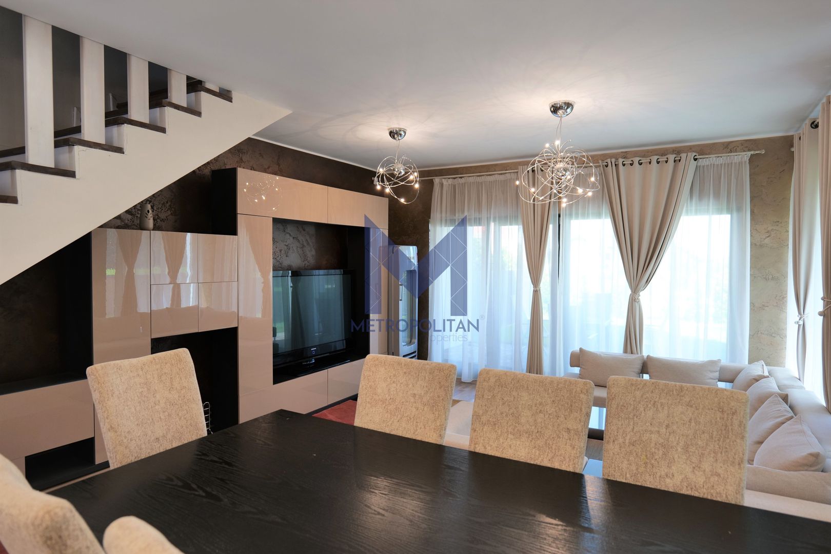 Casă/ Vilă de închiriat deosebit de atractivă - Poză 2