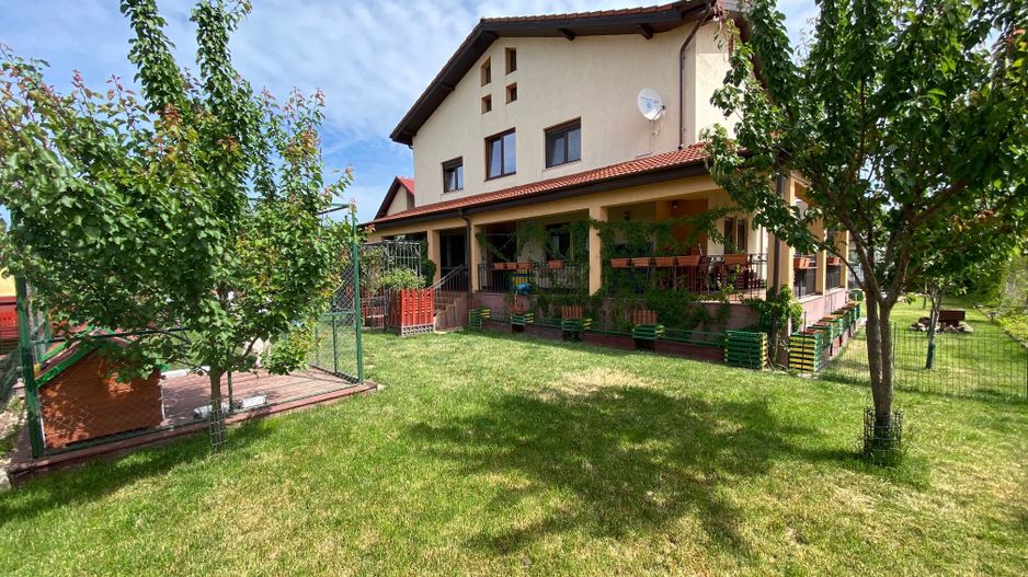 VILA  - ARADULUI. -British - Poză 15