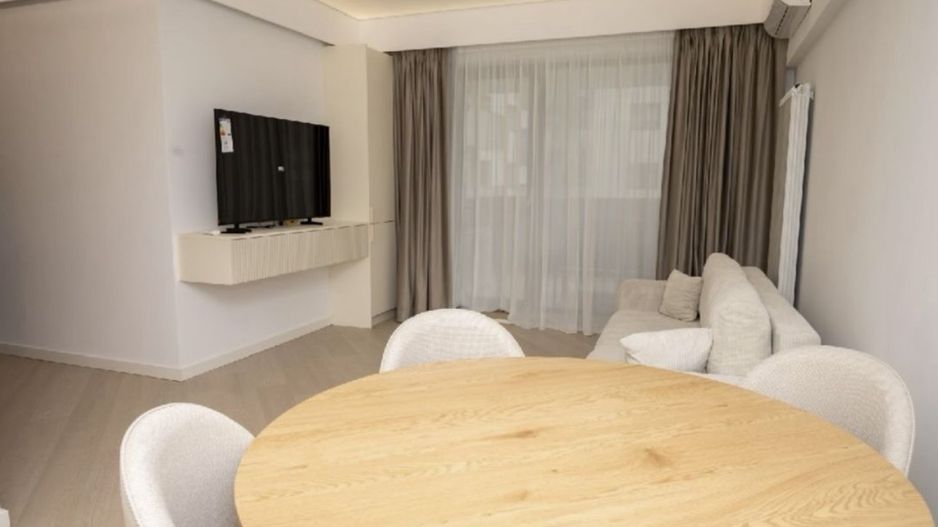 INCHIRIERE APARTAMENT 3 CAMERE COMPLEX CORTINA NORTH PIPERA - Poză 1