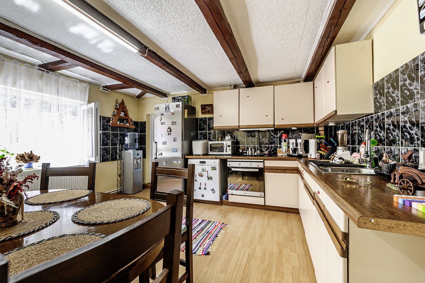 Proprietate vândută Casă spațioasă cu teren generos in Ghioroc - Poză 1