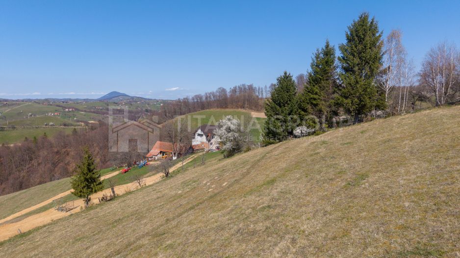 Teren intravilan în Poiana Mărului, 3.791 mp cu priveliste panoramica - Poză 21