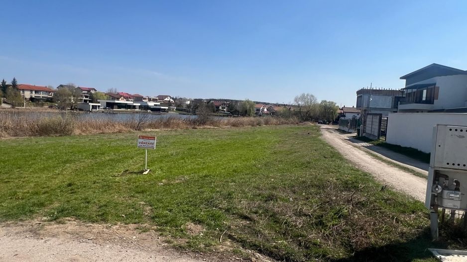 Teren edificabil 2.000 mp | Acces stradal | Vedere lac - Poză 1