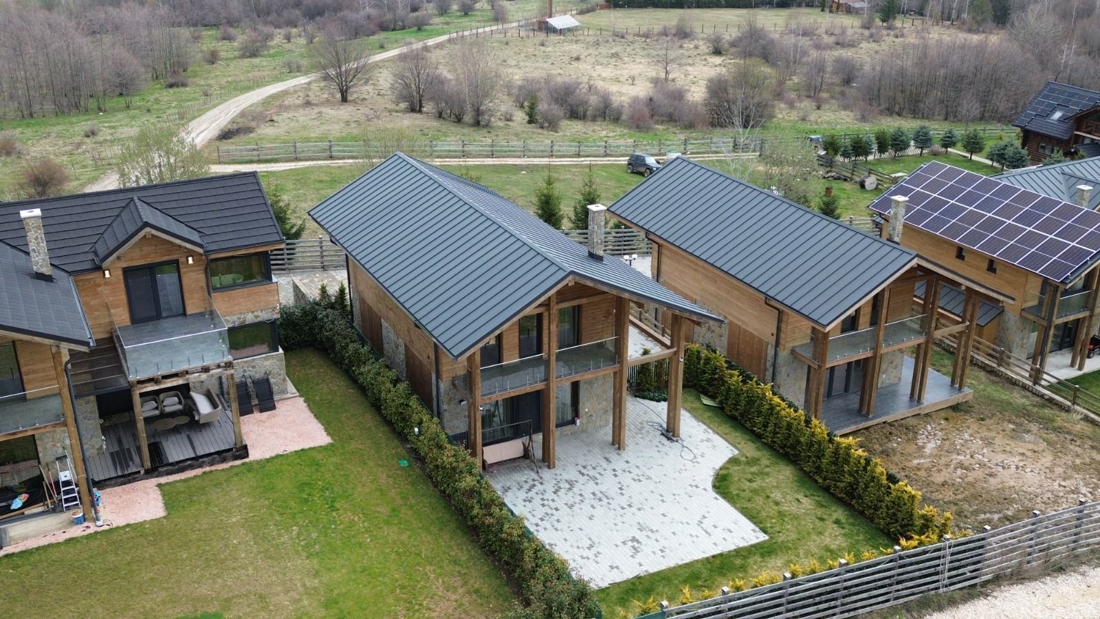 Casă de vacanță modernă într-un cadru natural deosebit – Râșnov - Poză 1