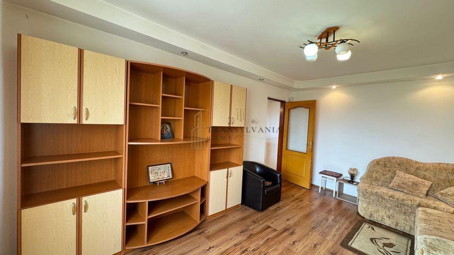 Apartament 2 camere decomandat, etaj intermediar, Cartier Vasile Aaron - Poză 3