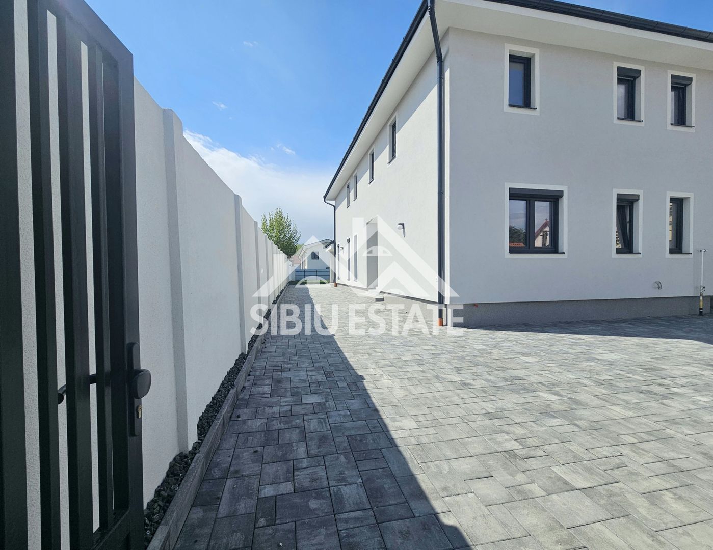 Casa gata de mutare,  finisata, curte mare amenajata Selimbar - Poză 1