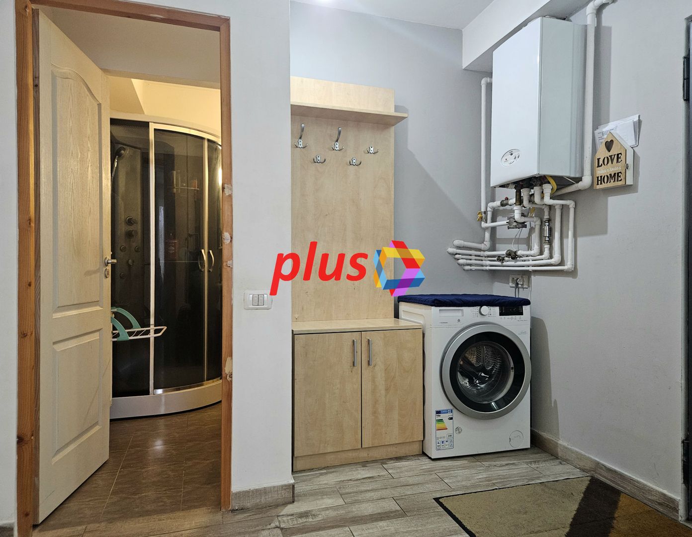 Oportunitate - Apartament cu trei camere in vila, zona Tractorul 70 mp - Poză 4