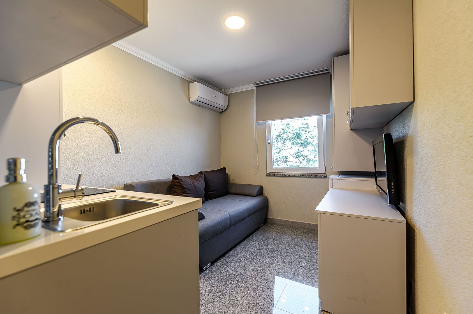 Garsonieră de închiriat în zona UTA - Poză 6