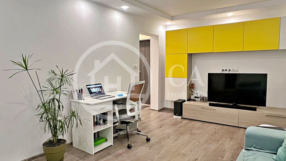 Apartament de vânzare cu 3 camere in zona Rogerius, Oradea - Poză 2