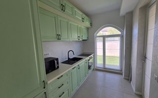 VILĂ MODERNĂ DE VÂNZARE –  POMPA DE CALDURA , PANOURI FOTOVOLTAICE - Poză 7