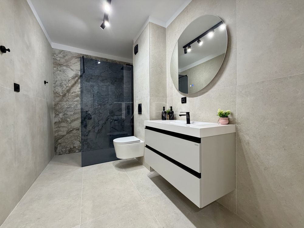 Apartament modern, finisat premium, balcon mare, mobilat complet. - Poză 8