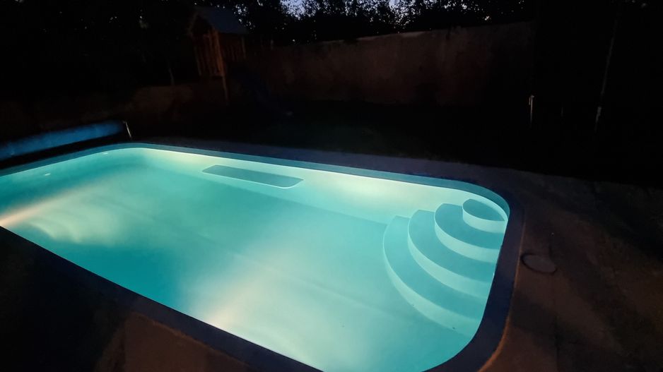 Vilă cu 5 dormitoare, 4 băi, 2 248mp teren, piscină. Preț: 229 000 Eur - Poză 41