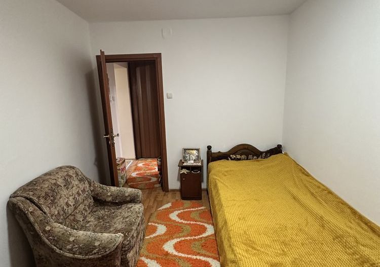 BRASADAS vinde ap 2 cam Botizului etaj 2 cu balcon - Poză 2