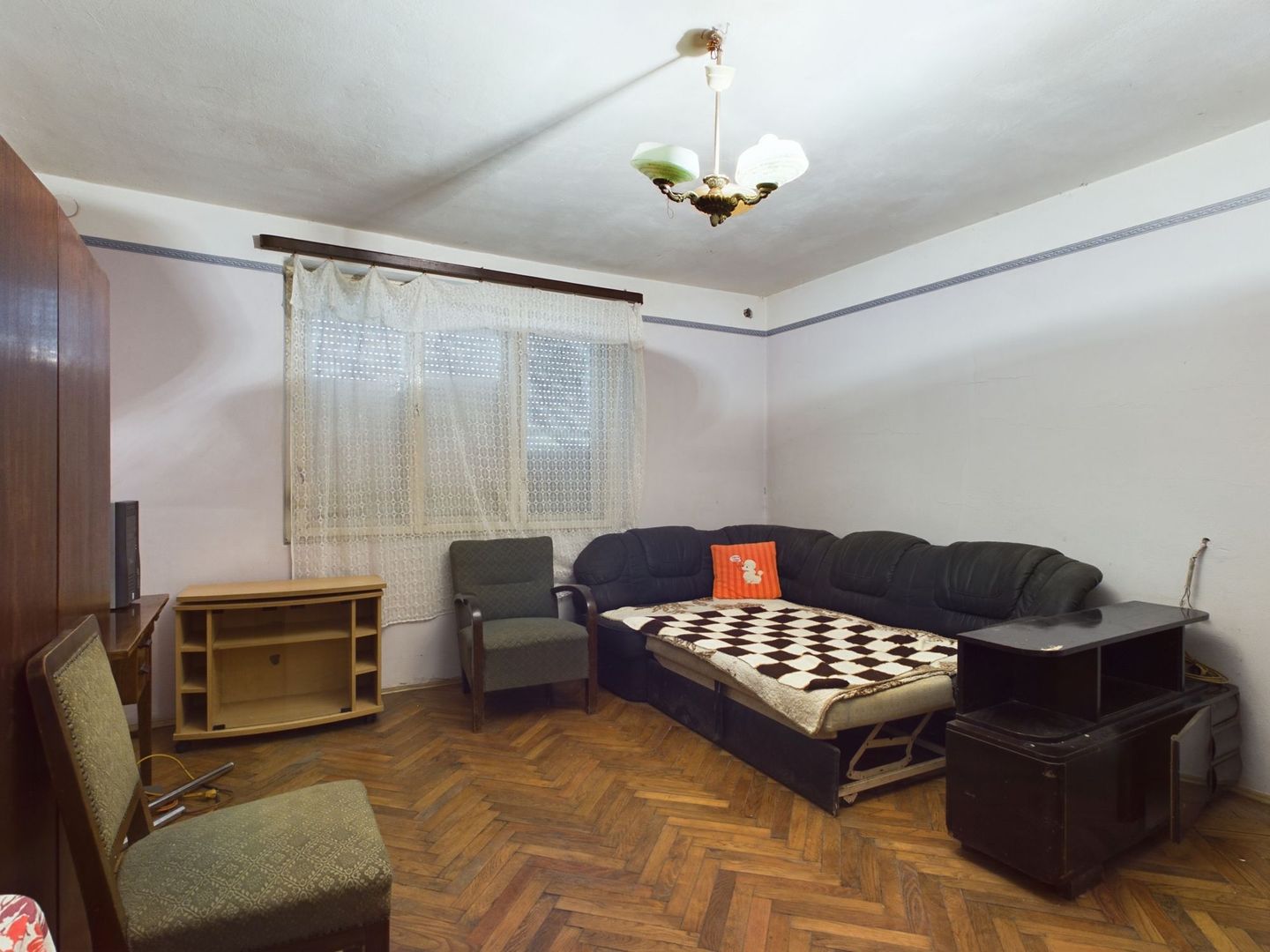 Casă cu teren generos la graniță cu România - Poză 2